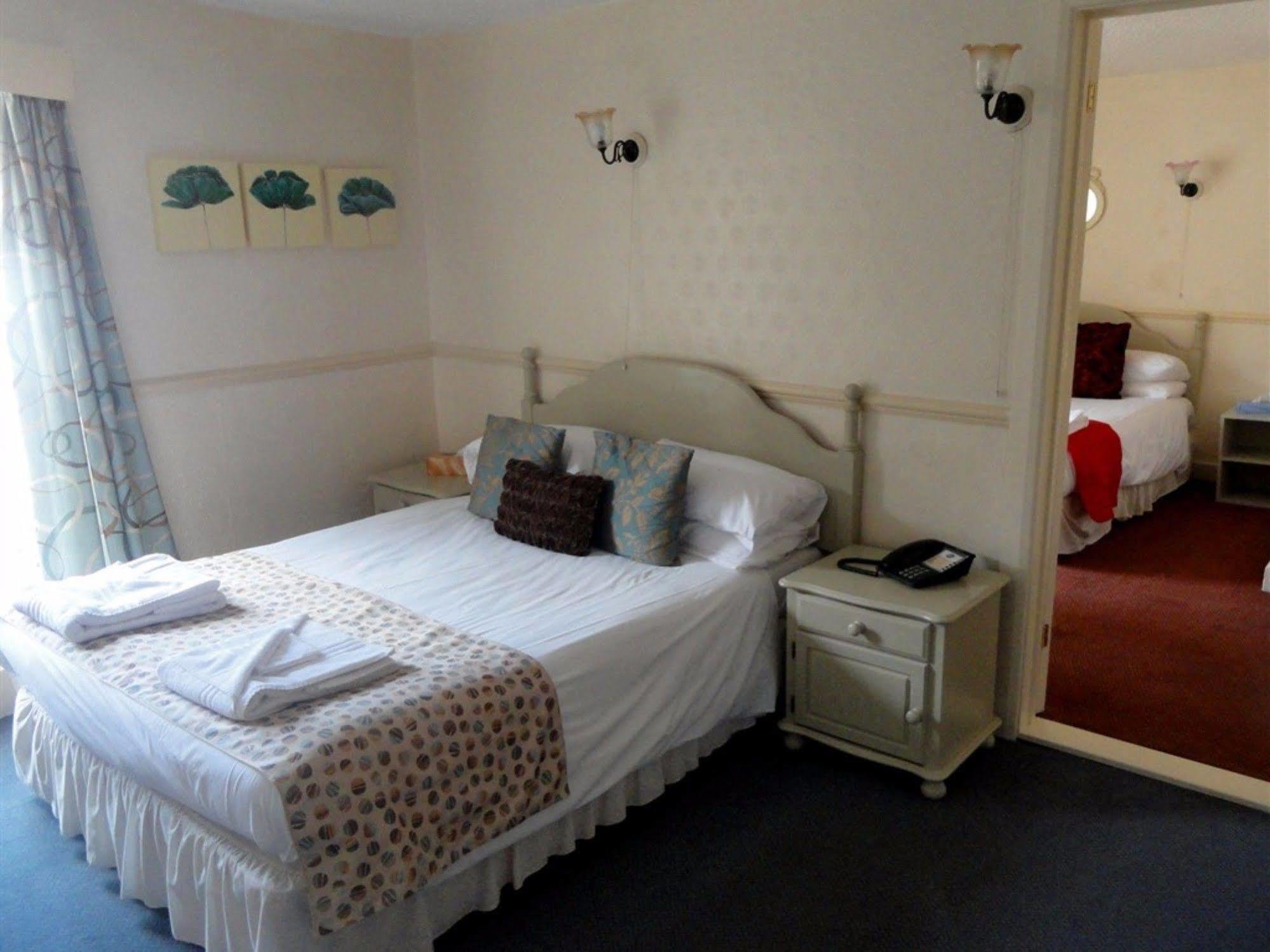 เดอะ เฟเธอร์ส โฮเทล Hotel โฮลท์ ภายนอก รูปภาพ